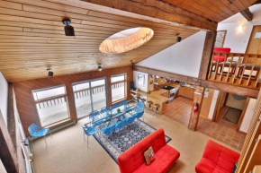 Spaceship Chalet Vermont - Your Groovy Ski Home, Close to the slopes, bars and restaurants